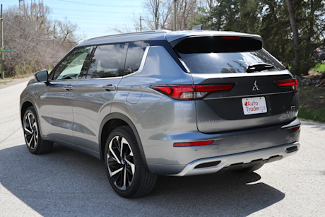 Editorial 2024 mitsubishi outlander phev gt premium 6