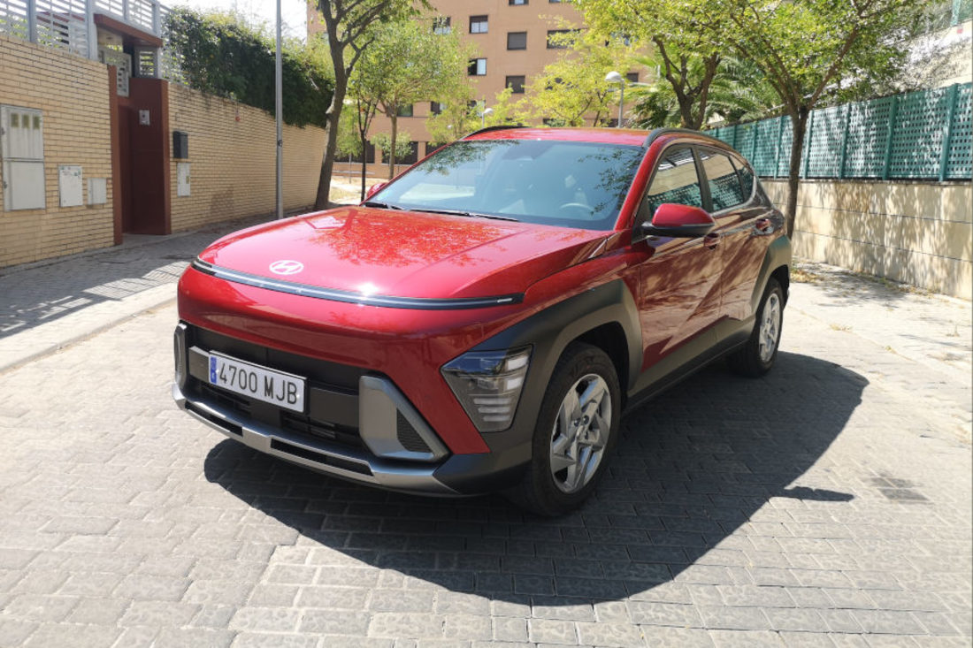 hyundai-kona-2023-1-0-mhev-tecno-review-autoscout24 (24).jpg