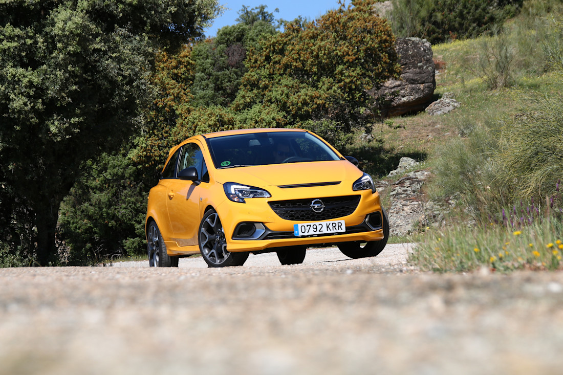 Opel Corsa GSi (18).JPG