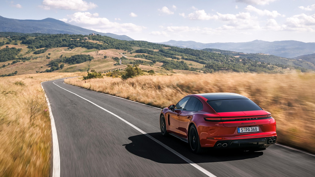 PORSCHE-PANAMERA-GTS-2024 (4).jpg