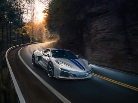 Editorial 2024 chevrolet corvette e ray 3lz 012