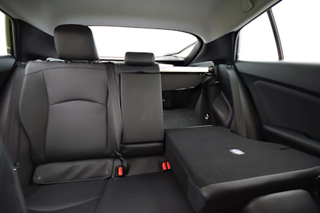 Editorial 2020 toyota prius technology awd e 11 jp