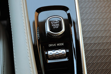 Editorial 2020 volvo xc90 t8 r design 26 jm
