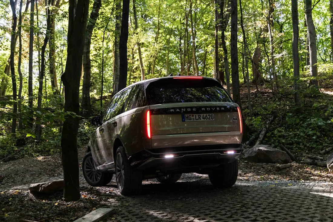 Range-Rover-Offroad-Rear Range-Rover-Offroad-Rear