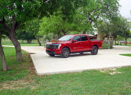 Editorial 2022 ford f 150 lightning 04 bc fr