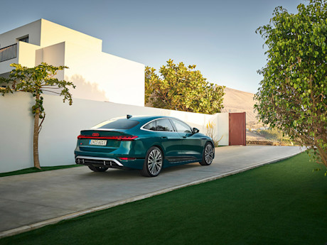 Editorial 2025 audi s6 e tron sportback audi preview 240717 pb 2
