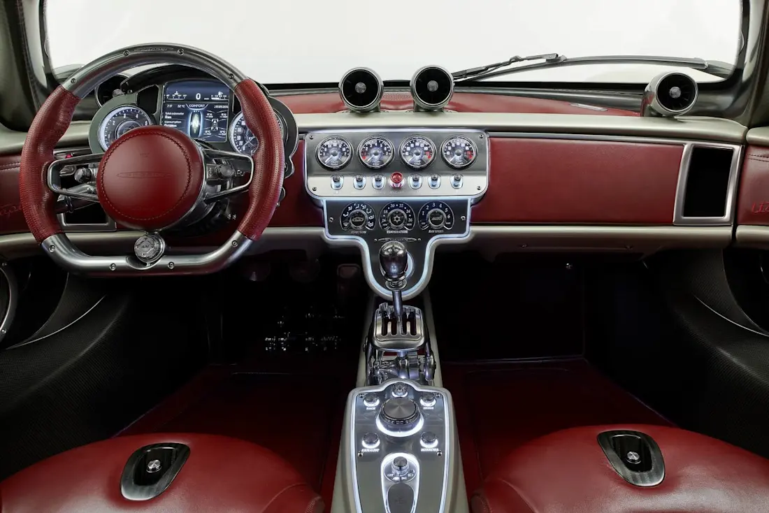 Pagani-Utopia-2023-Interieur