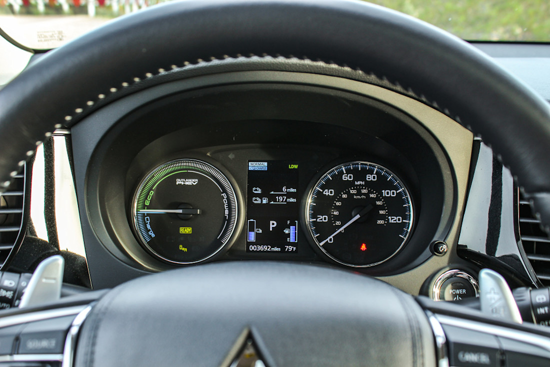 mitsubishi_outlander_phev_823.jpg