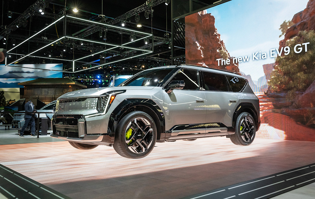 Preview: 2026 Kia EV9 GT Debuts to Deliver Amped-Up Performance ...