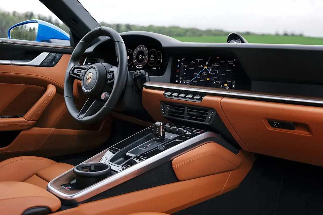Porsche-911 Carrera-2025-1600-03