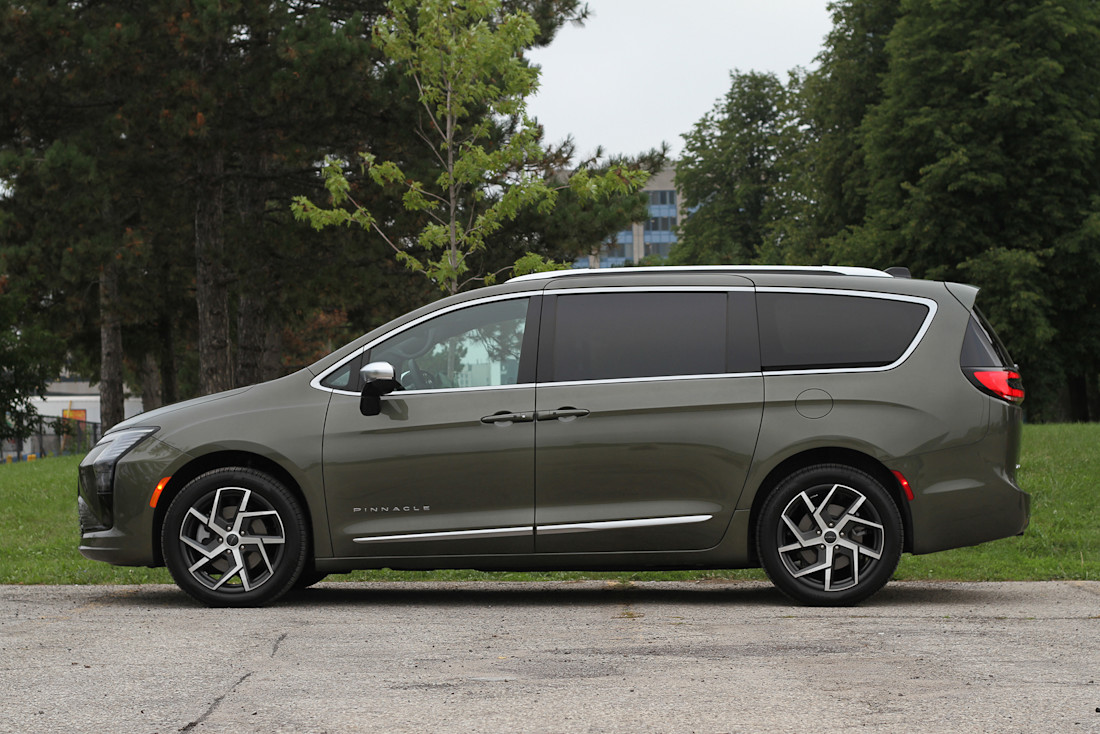 2027 Chrysler PAcifica - TD - CT - 261005 - 20.jpg