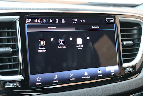 2025 Chrysler Grand Caravan Review Body Image