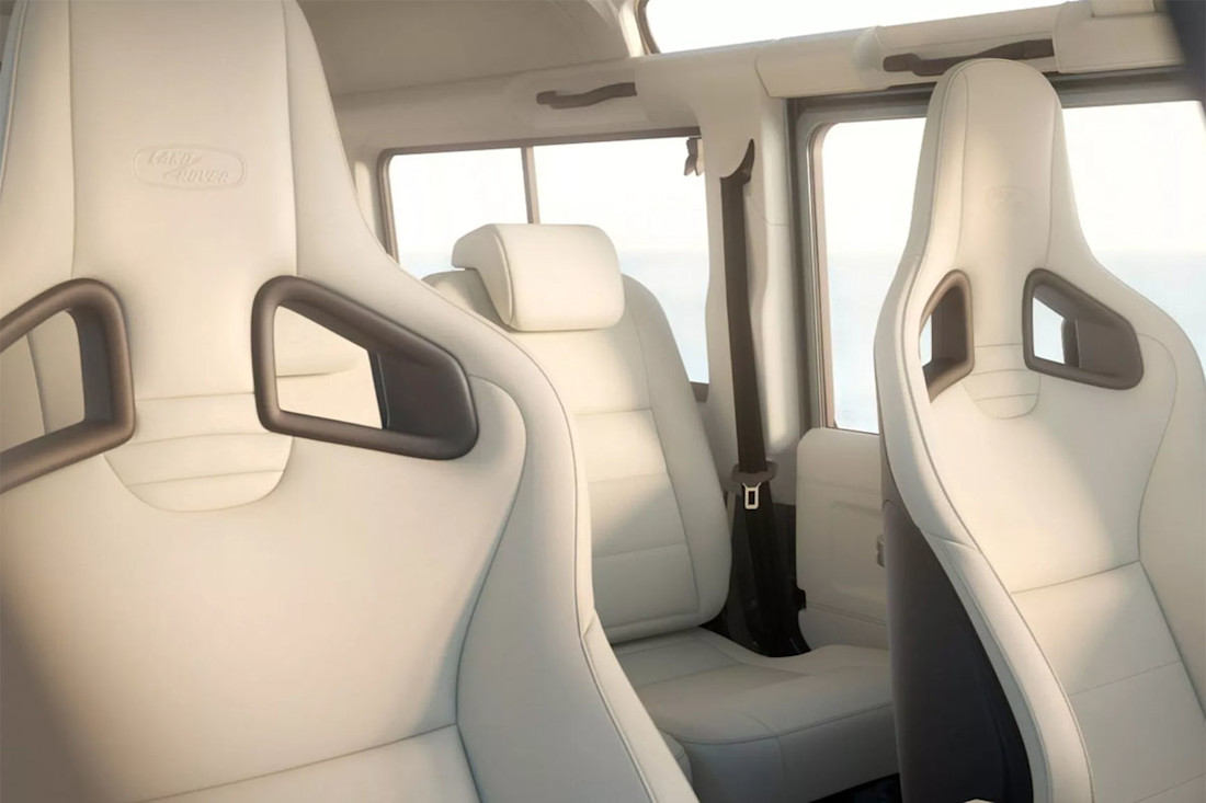 Land Rover Defender Classic V8 06.jpg