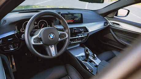 Editorial 2019 bmw 530e m performance 18 jp