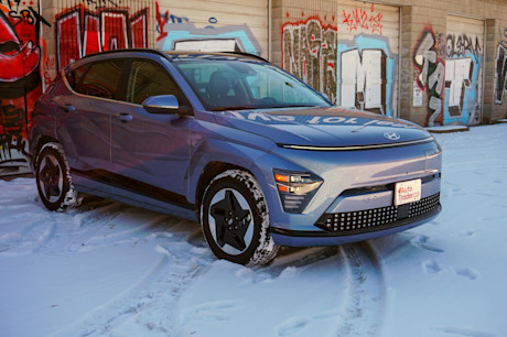 Editorial 2024 hyundai kona electric ultimate td 240404 04 jl