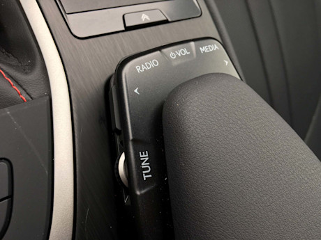 Lexus UX 250h AWD 2020 : essai hivernal Image