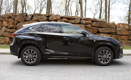 Lexus NX 300h 2021 : essai routier Image