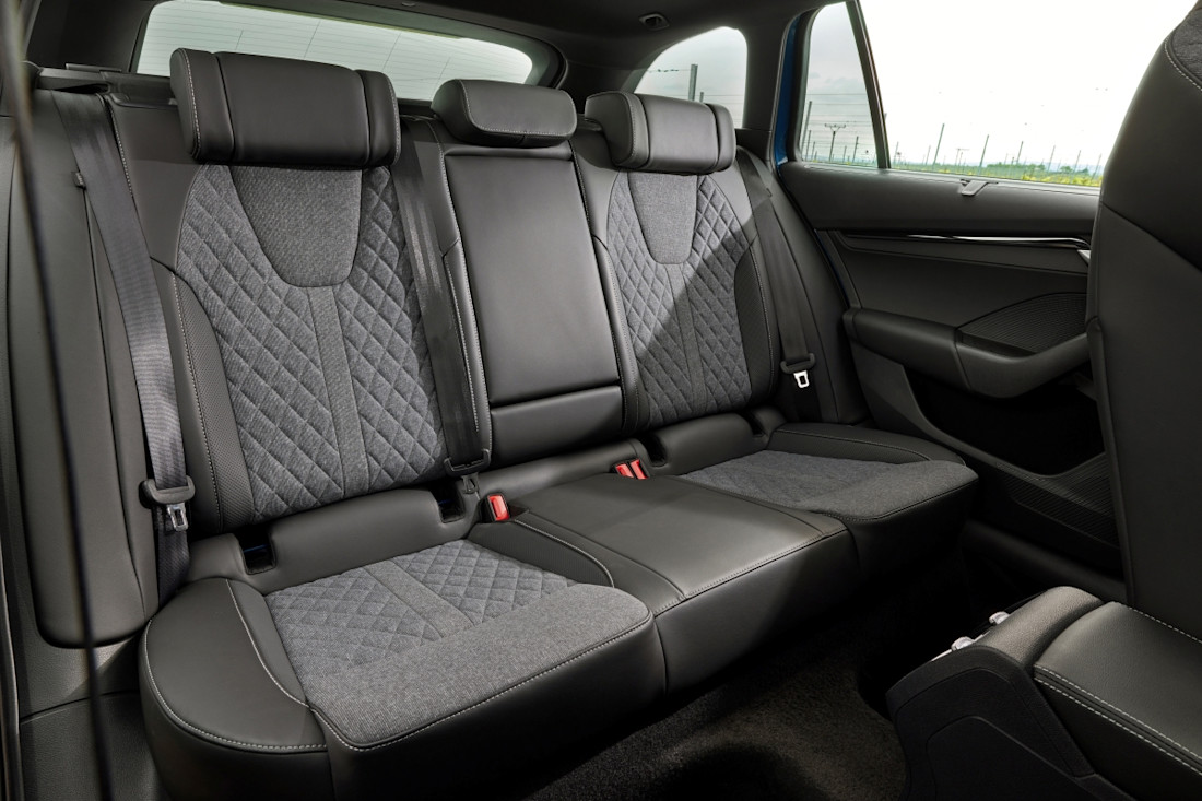 skoda-octavia-4x4-2025 (3).jpg