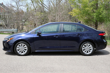 Editorial 2023 toyota corolla le upgrade td 230623 04 jm