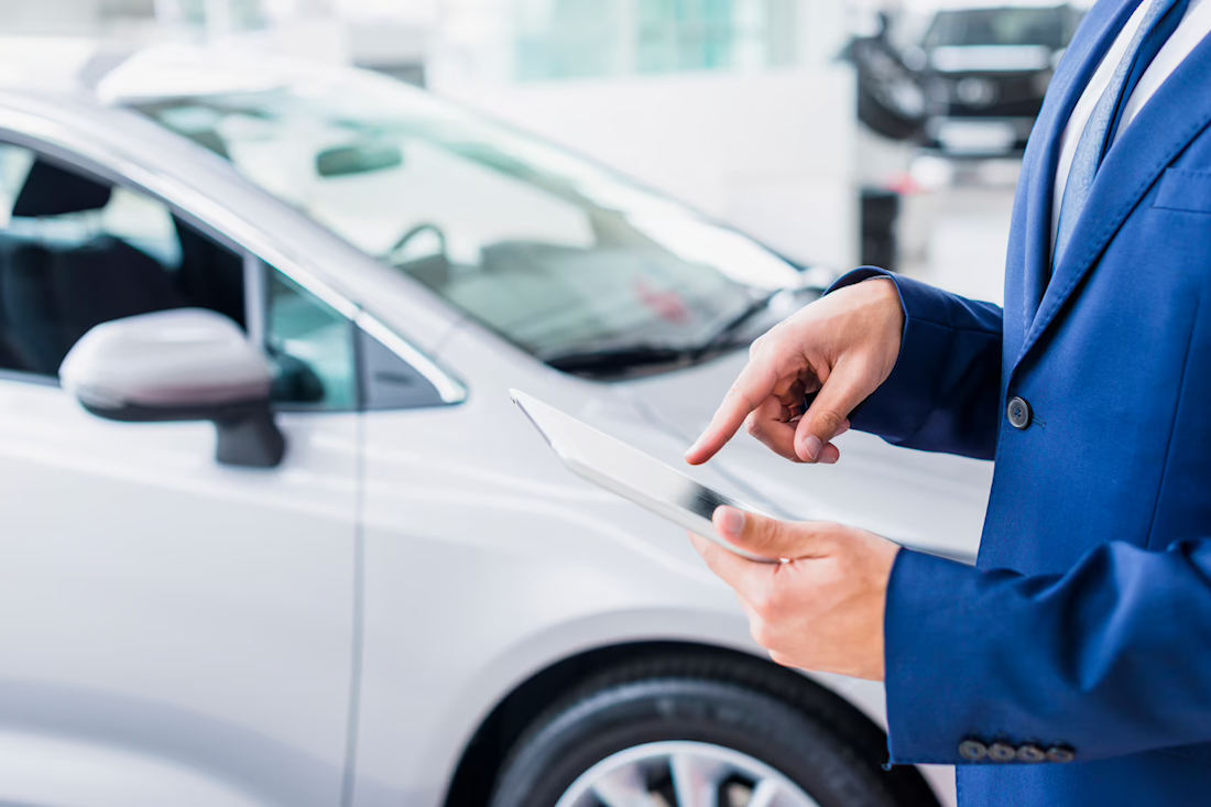 Analisi AutoScout24: per un'auto nuova, nel 2023 una famiglia deve spendere 7,7 redditi netti medi mensili rispetto ai 4,7 di 20 anni fa.