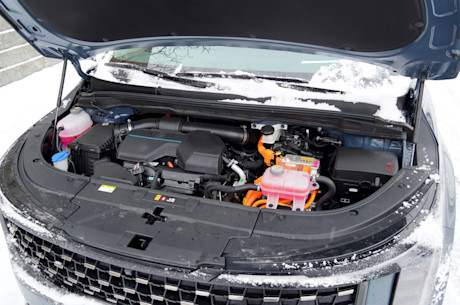 Kia Carnival Hybride SX+ 2025 : essai routier Body Image
