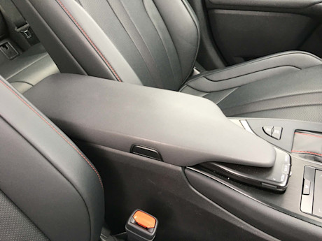 Lexus UX 250h AWD 2020 : essai hivernal Image