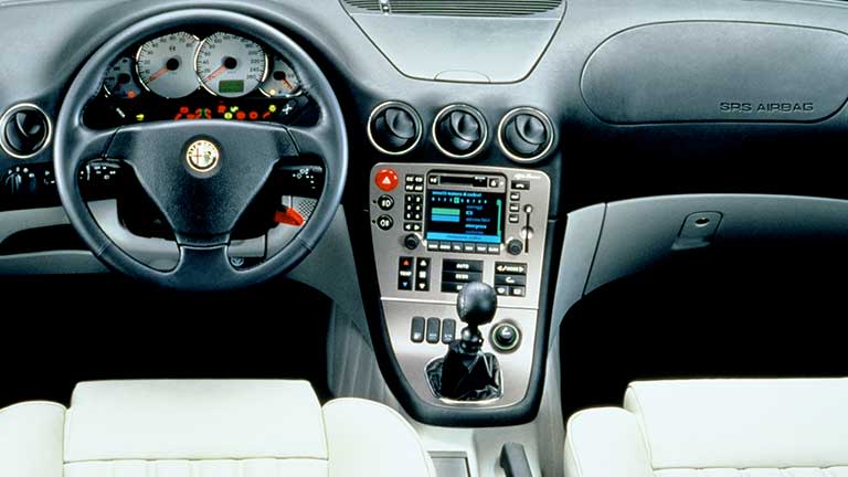 interiourul Alfa Romeo 166