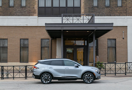 Editorial 2023 kia sportage phev ex premium 04 jw