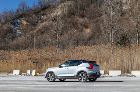 Editorial 2021 volvo xc40 recharge p8 awd 09 jw