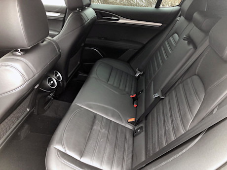 Editorial 2022 alfa romeo stelvio veloce 10 pb