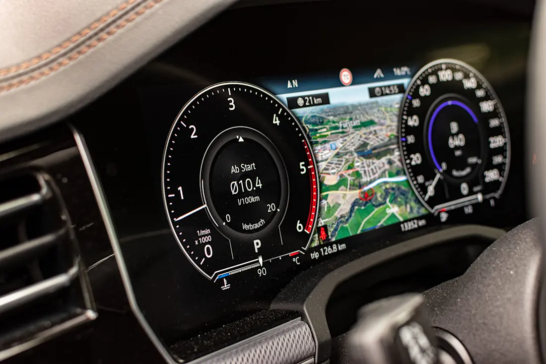 VW-Touareg-V8-TDI-VirtualCockpit