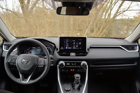 Editorial 2023 toyota rav4 xle hybrid 230619 13 sha