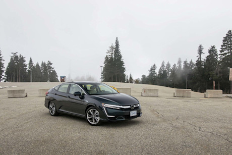 Editorial 2018 honda clarity touring 02 bm