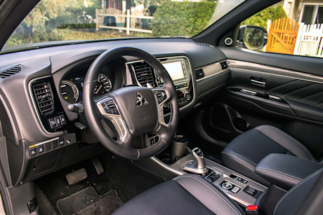 Editorial 2020 mitsubishi outlander phev 13 wc fr