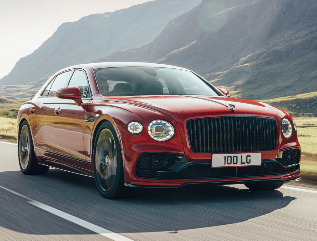 eerste-ev-van-bentley-moet-wachten-eerst-maar-eens-een-v8-met-stekker-2024-05.jpg