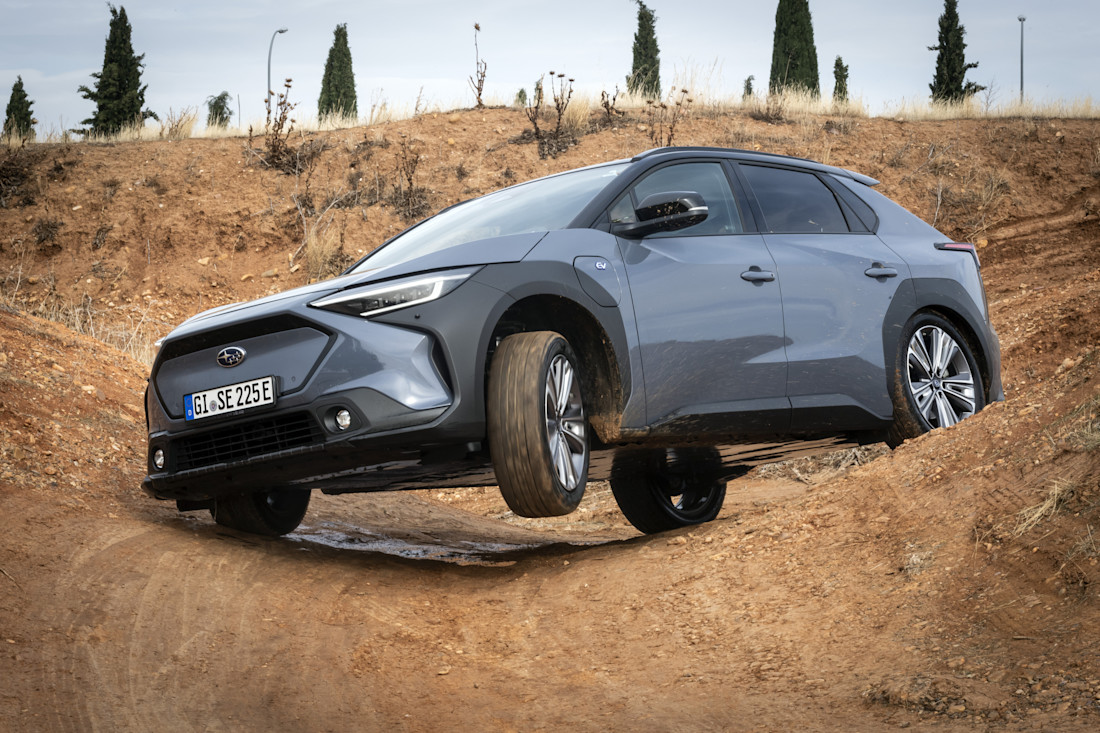 Dit automerk zet de rem op EV’s en overweegt meer hybrides