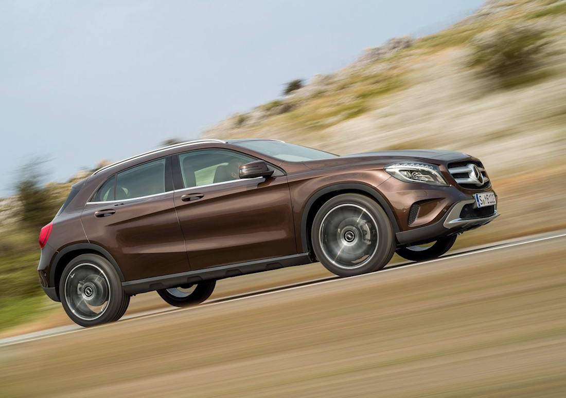 Mercedes-Benz GLA 180 eerste generatie zijkant