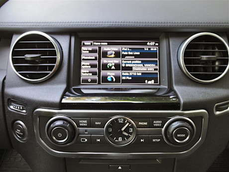 Editorial 2015 land rover lr4 hse luxury sh 31