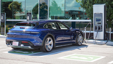 Editorial 2022 porsche taycan turbo cross turismo 09 jl