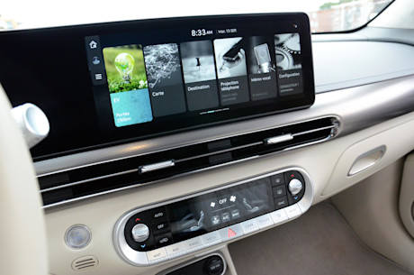 Genesis GV60 Performance 2023 : essai routier Body Image