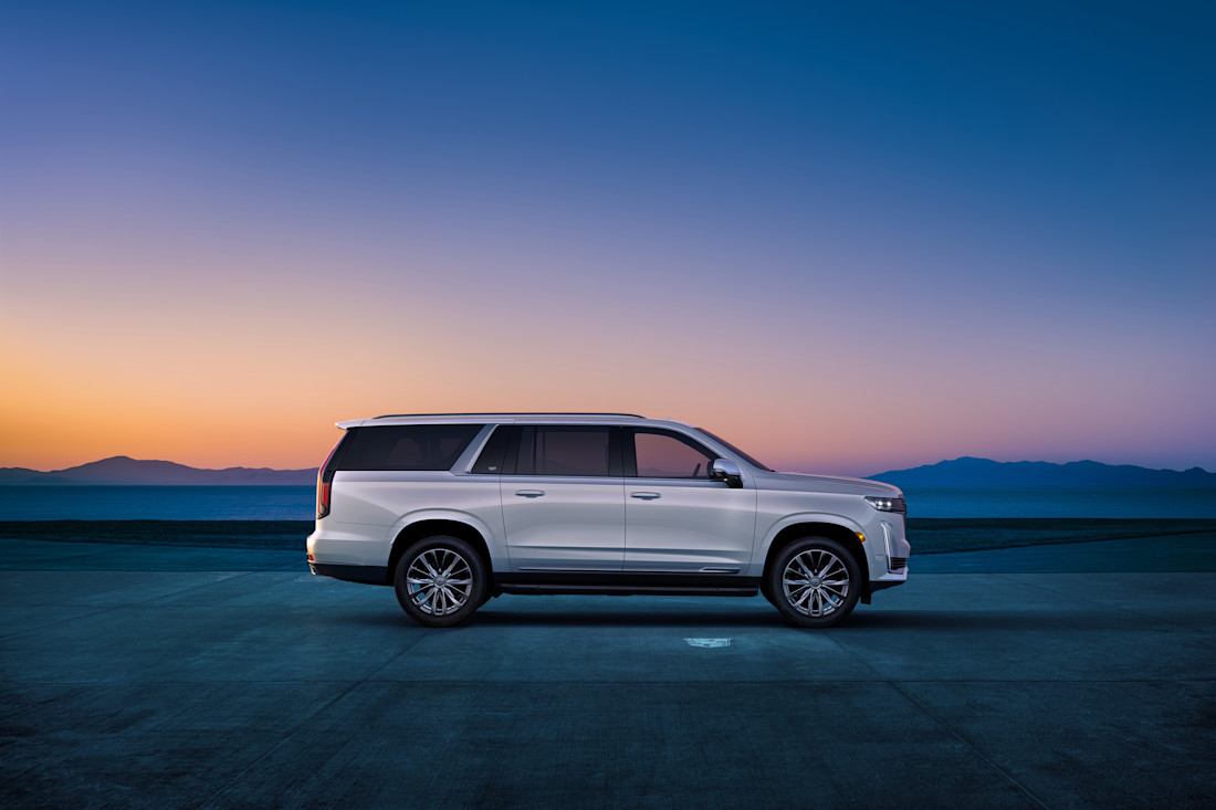 2023-escalade-esv-premium-luxury-001