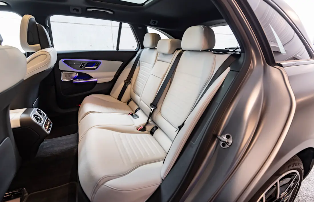 Mercedes C 200 d (2022) achterbank Mercedes C 200 d (2022) achterbank