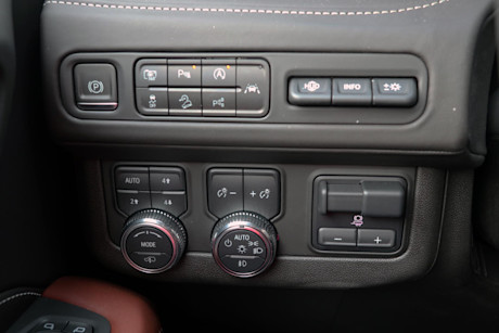 Editorial 2023 gmc yukon denali ultimate 29 jm
