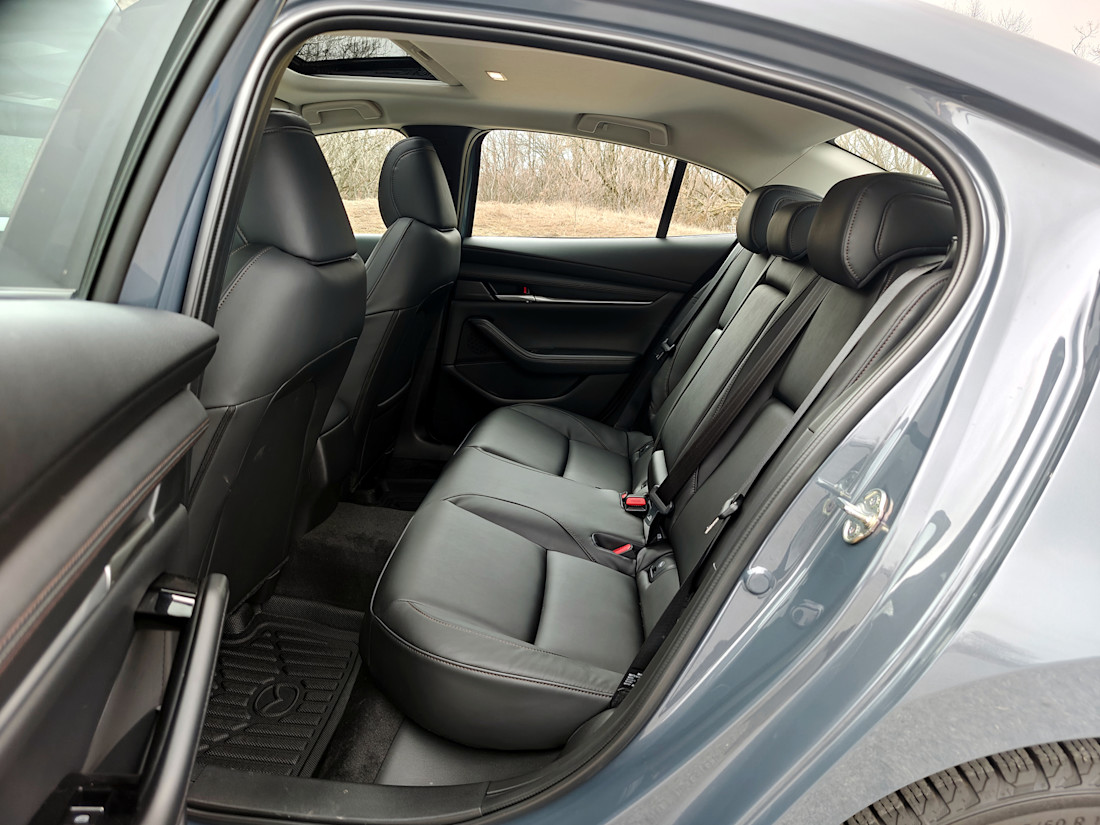 2026 Mazda3 GX AWD - TD - BH - 260415 - 6.jpg