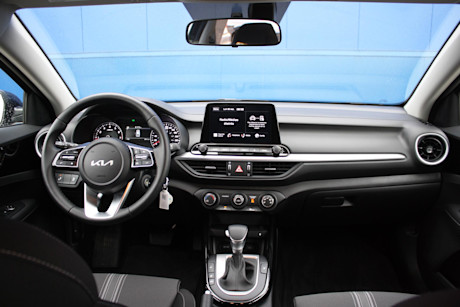 Kia Forte5 EX iVT 2022 : essai routier Body Image