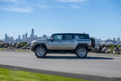Editorial 2024 gmc hummer ev suv 240312 04 gmc