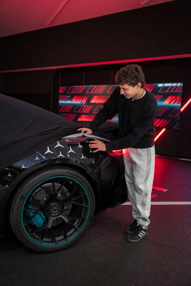 kimi-antonelli-mercedes-gt