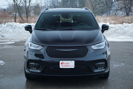 2026 Chrysler Pacifica AWD Review + Video Body Image