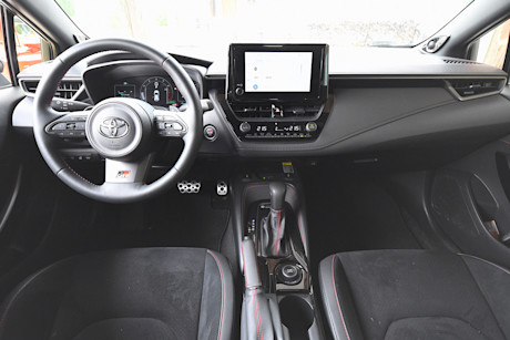 Toyota GR Corolla vs Volkswagen Golf R : match comparatif Body Image