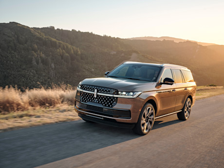 Editorial 2025 lincoln navigator black label sunrise copper 05